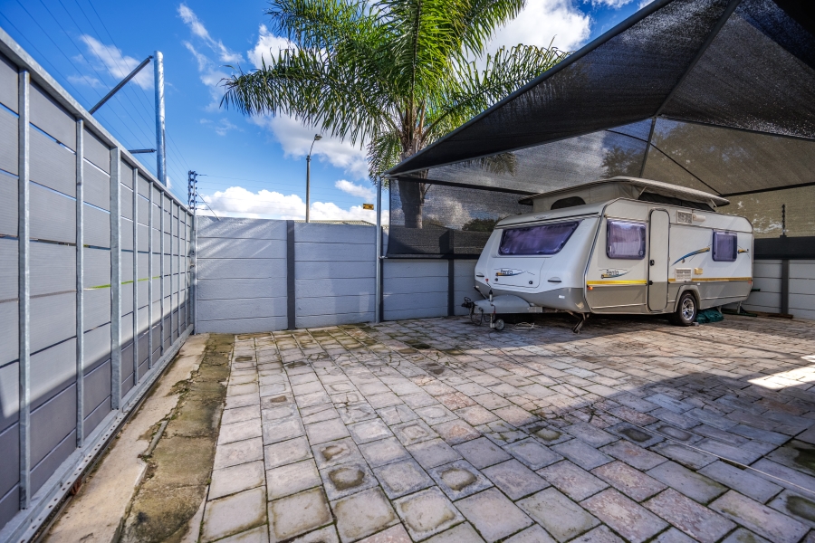 4 Bedroom Property for Sale in Wellway Park Western Cape